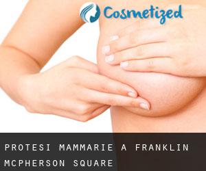 Protesi mammarie a Franklin McPherson Square